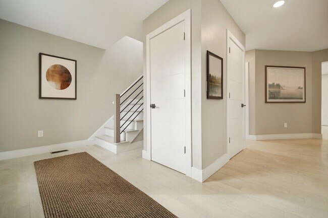 Building Photo - 134 Hillside Ave