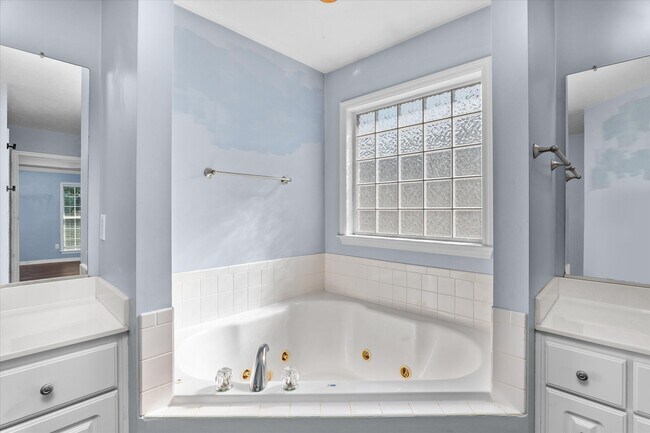 Building Photo - 570 Lory Ln