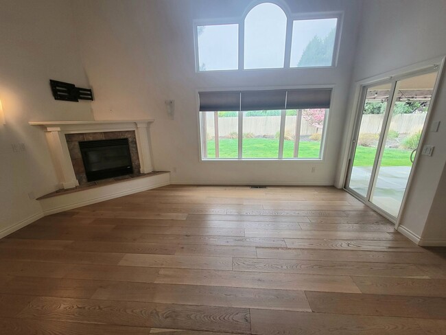 Building Photo - Perfect Family Home Near Badger Mountain –...