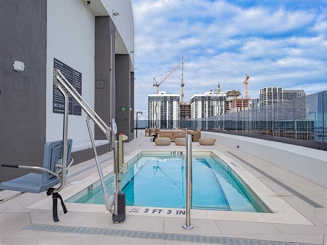 Building Photo - 225 N Miami Ave