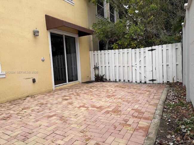 Building Photo - 14934 SW 41st Ln