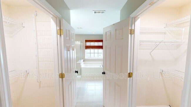 Building Photo - 210 Grimes Dr