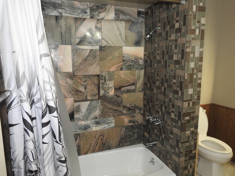 Building Photo - 413 34th St