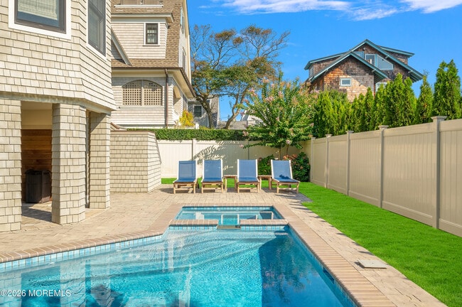 Building Photo - 45 Strickland St