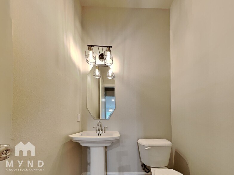 Building Photo - 6288 Rilla St