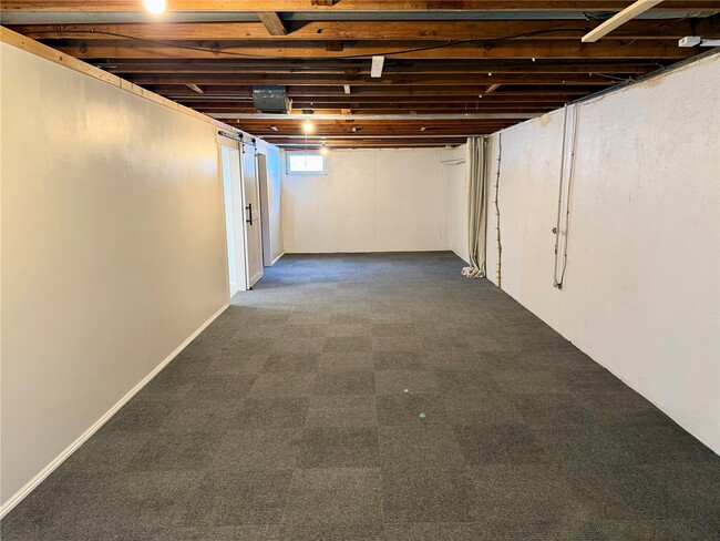 Building Photo - 317 Thomas Ave