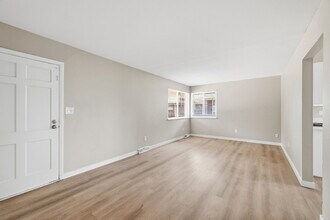 Building Photo - $2,340.95 with $300 Off the First Month's Rent, 5 Beds - 2 Bath, Multiplex in Littleton with Shar...