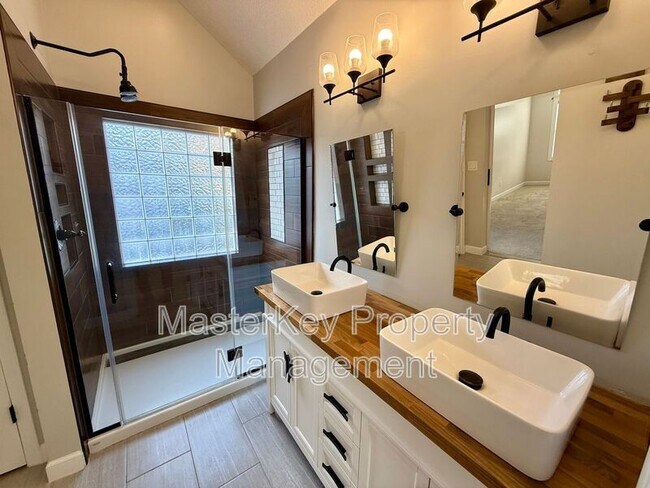 Building Photo - 6425 Cross Ridge Dr