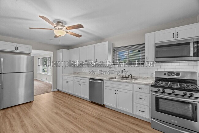 Building Photo - 201 Sadonia Ave
