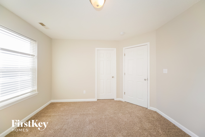 Building Photo - 623 Rocky Meadow Dr