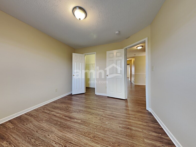 Building Photo - 16938 Maraschino Dr