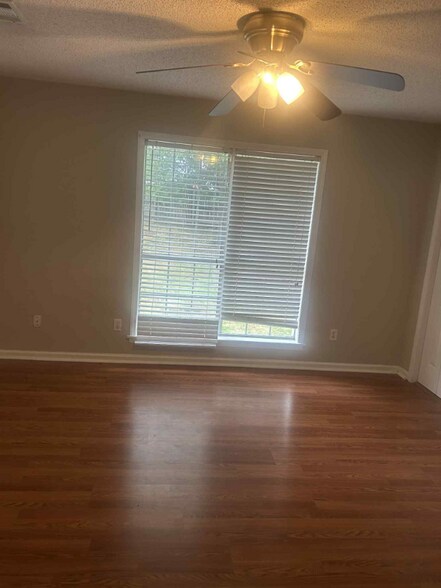 Building Photo - 4002 Sandstone Dr