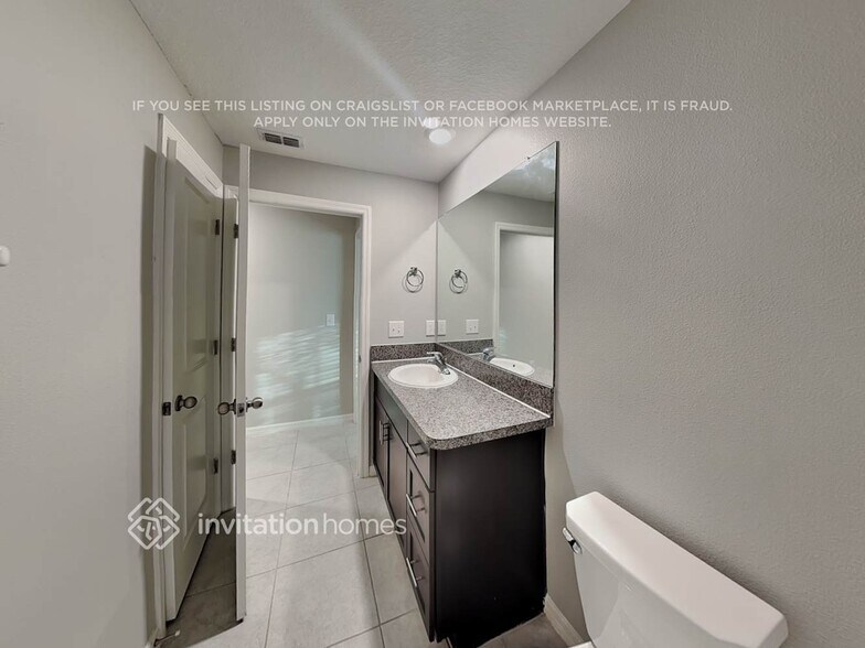 Building Photo - 1533 Blue Rose Dr