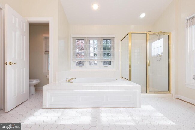 Building Photo - 14209 Floral Park Dr