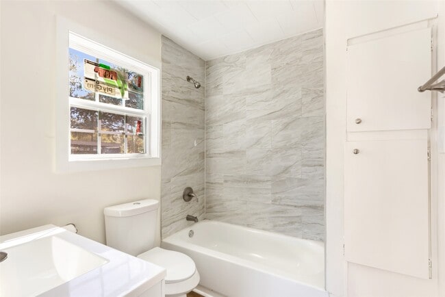 Building Photo - 1830 Reese St