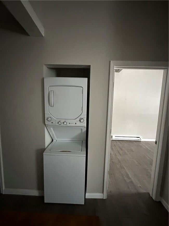 Building Photo - 1045 S Clinton Ave