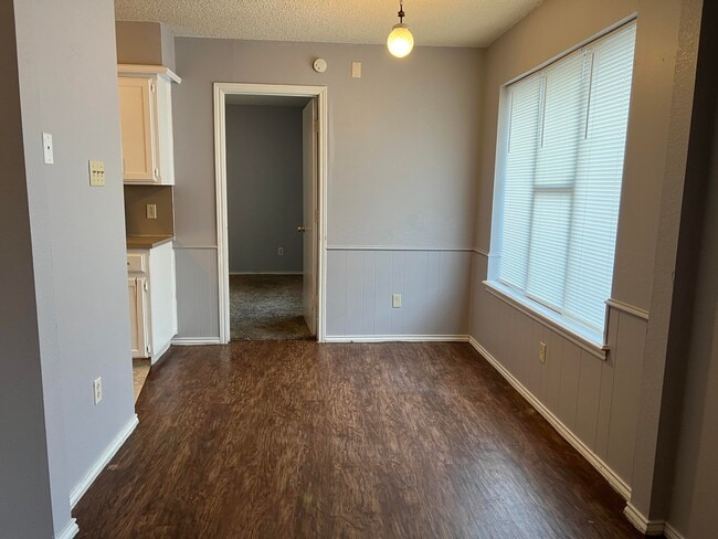 Building Photo - 5406 Duplex - Series C
