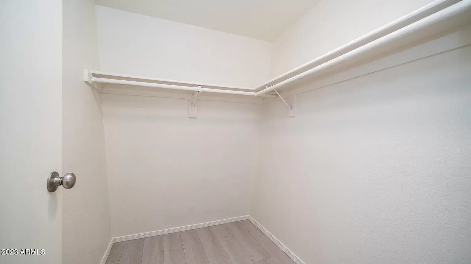 Building Photo - 1329 S Mitchell Dr