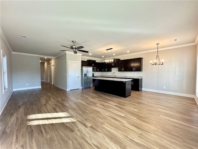 Building Photo - 921 NE Hts Ln