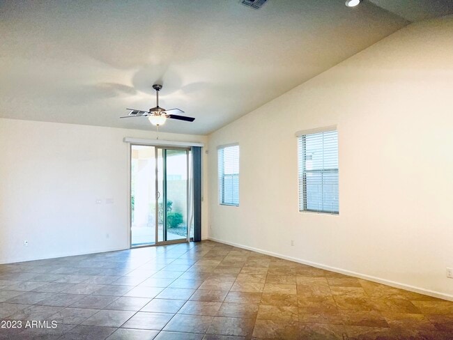 Building Photo - 3273 S Miller Dr