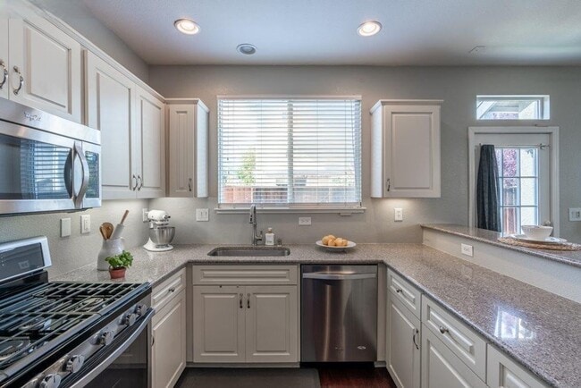 Building Photo - Stunning Updated Alameda Home w/ Backyard Deck & Custom Features