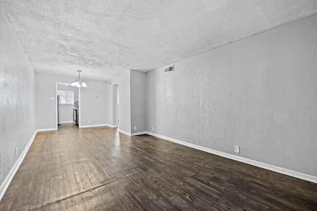Building Photo - 5418 Reiger Ave