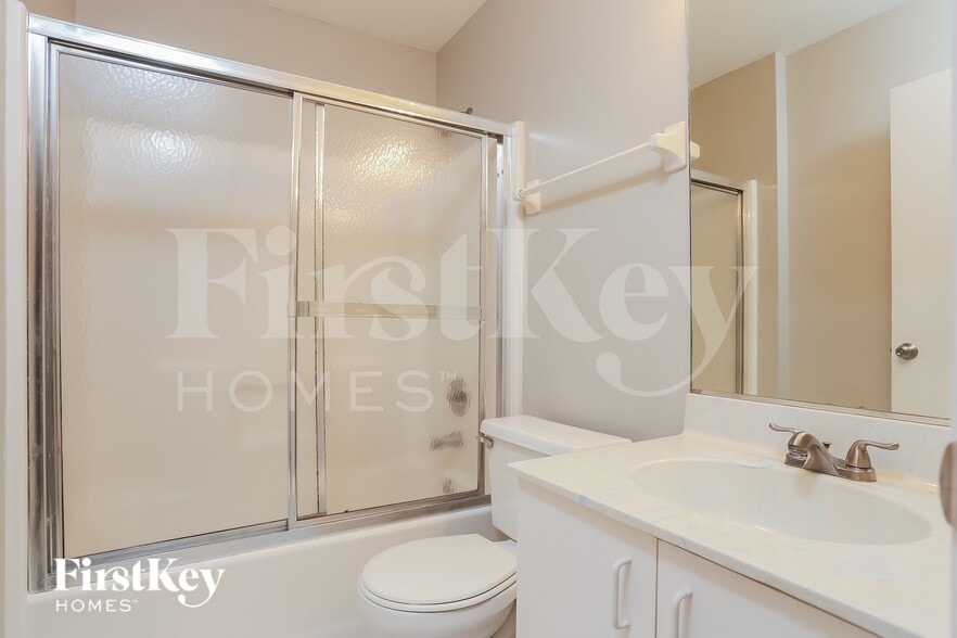 Building Photo - 2514 SW Monterrey Ln