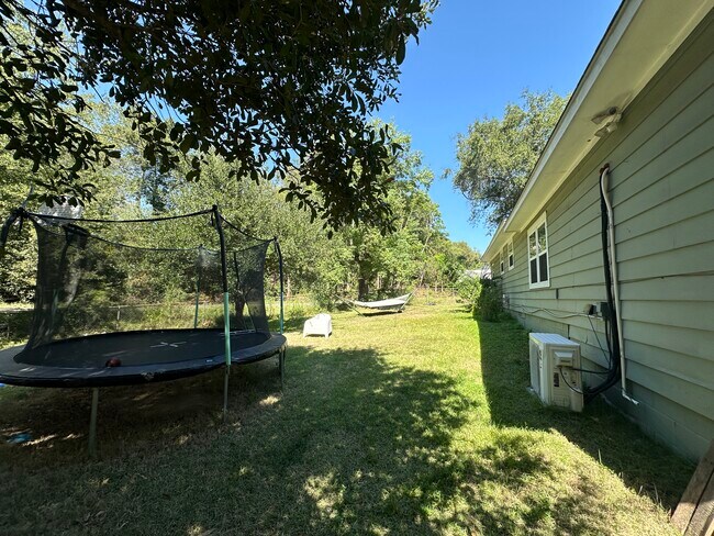 Building Photo - 849 N Third St