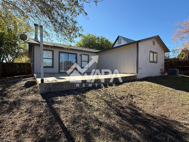 Building Photo - 7915 Oval Meadows