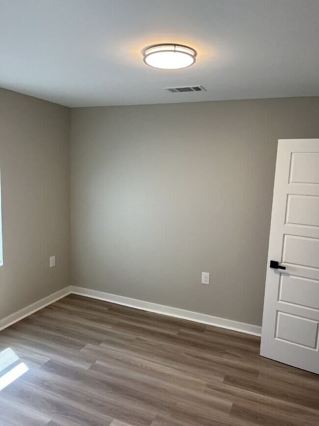 Building Photo - 4439 Sunny View Dr