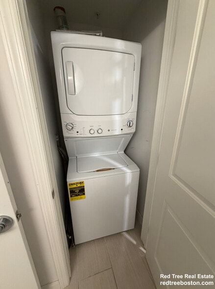 Building Photo - 10 Myrtle St