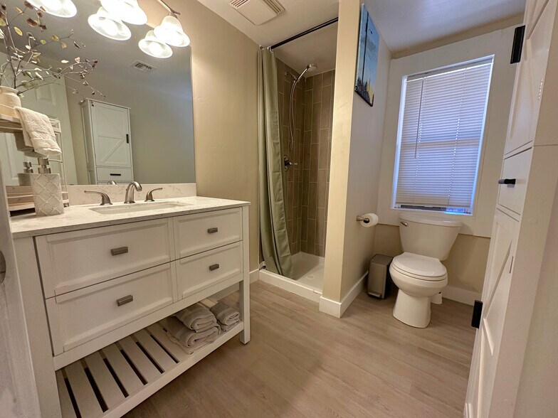 Building Photo - 1983 E Don Carlos Ave