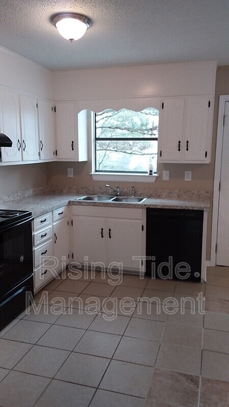 Building Photo - 436 10th Ct