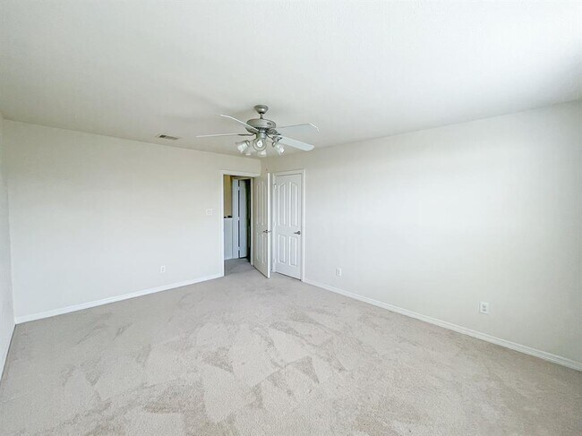 Building Photo - 10940 Chazenwood Dr