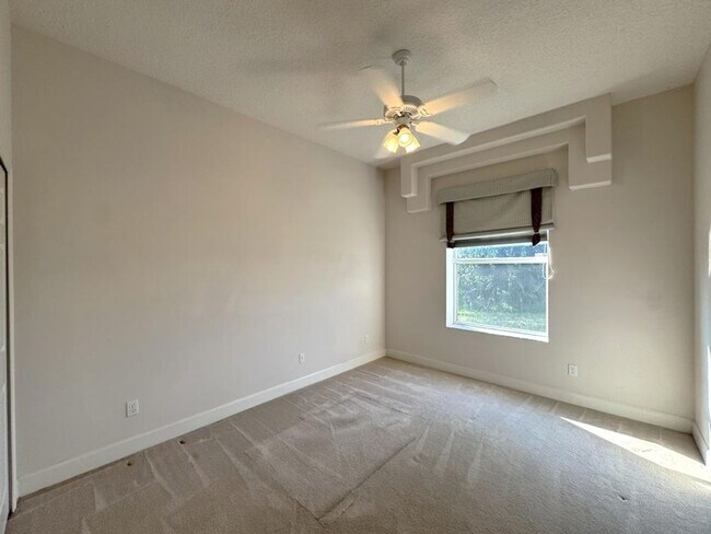 Building Photo - 4/3 Pool Home in Pelican Bay