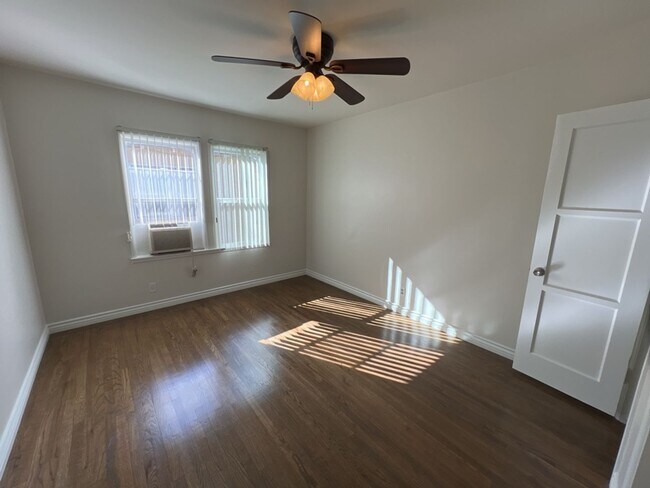 Building Photo - 354