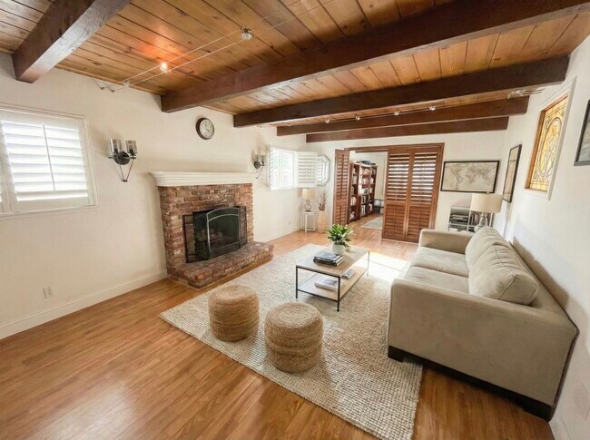 Building Photo - 20254 Meadowlark Dr