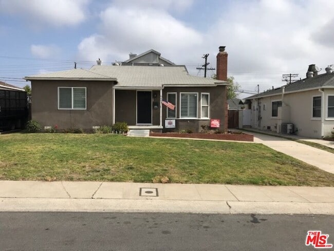 Primary Photo - 6607 W 87th St
