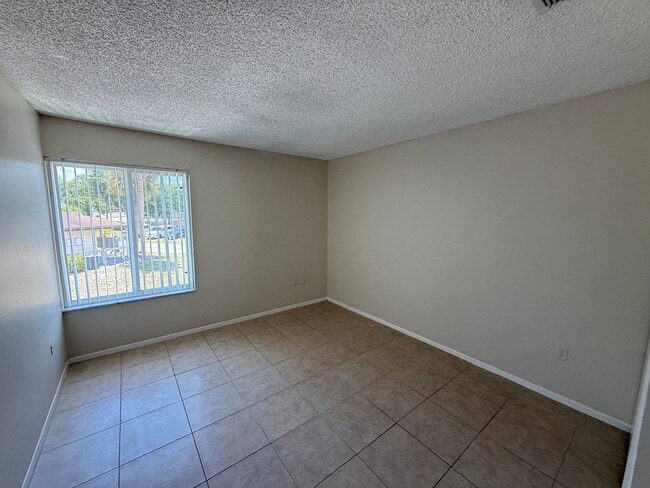 Building Photo - 1001 Spring Meadow Dr