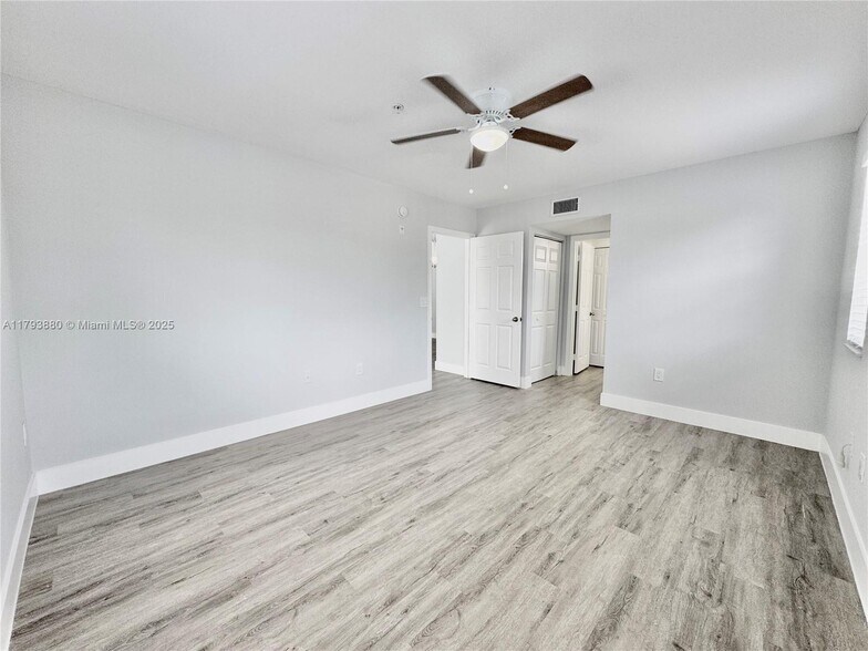 Building Photo - 677 NW 170th Ter