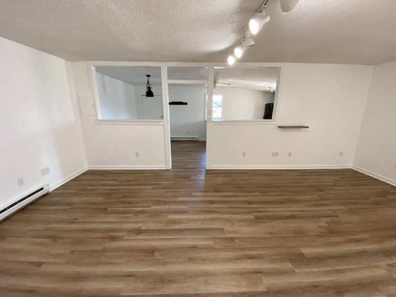 Building Photo - 610 N Eisenhower Dr