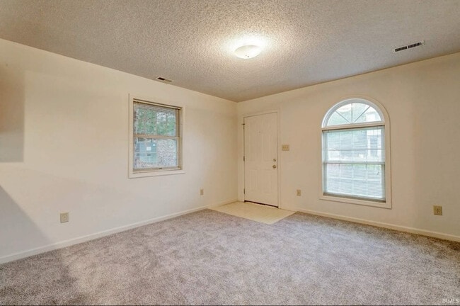Building Photo - 894 E Sherwood Hills Dr