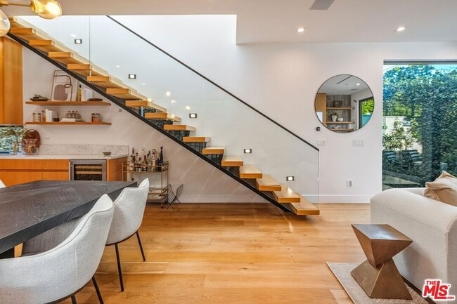 Building Photo - 722 Marine St