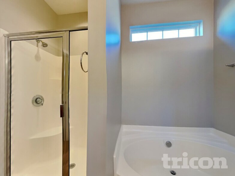 Building Photo - 1933 Pavilion Dr