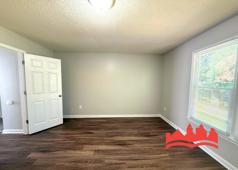 Building Photo - 5584 Blossom Ln