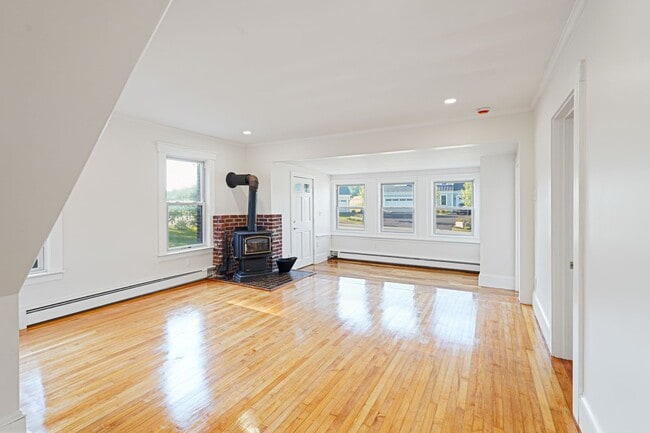 Building Photo - 4BR Home in Hopkinton MA | Rent or Rent-to-Own Option