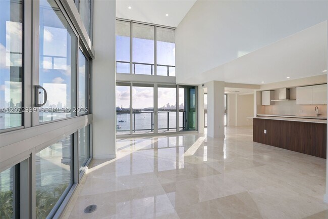 Building Photo - 1500 Bay Dr E