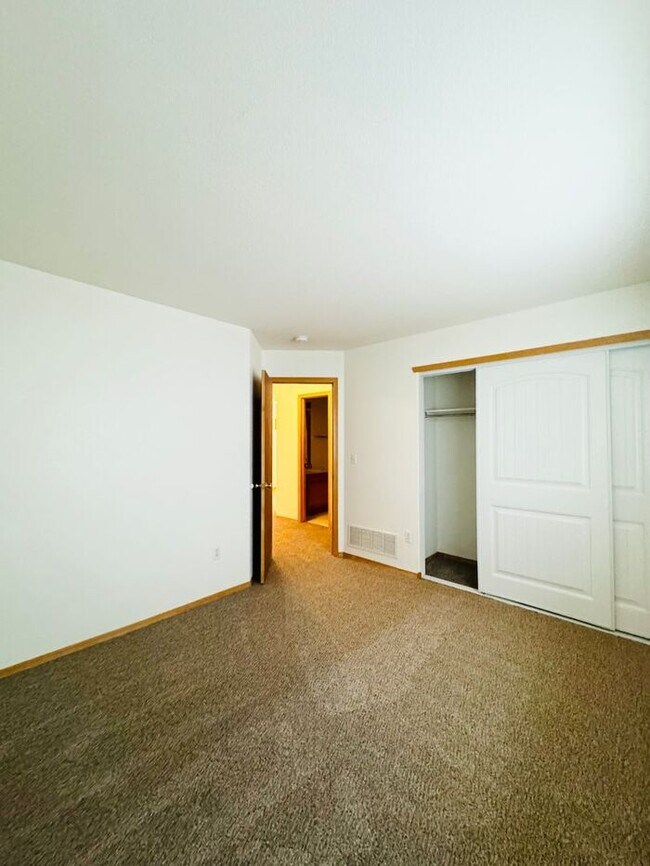 Building Photo - Charming 3 Bed/2 Bath Home with Attached 2 Car Garage in Mariana Butte