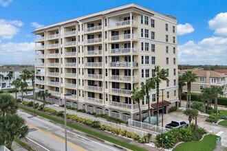 Building Photo - Remodeled Condo with Ocean Breezes!