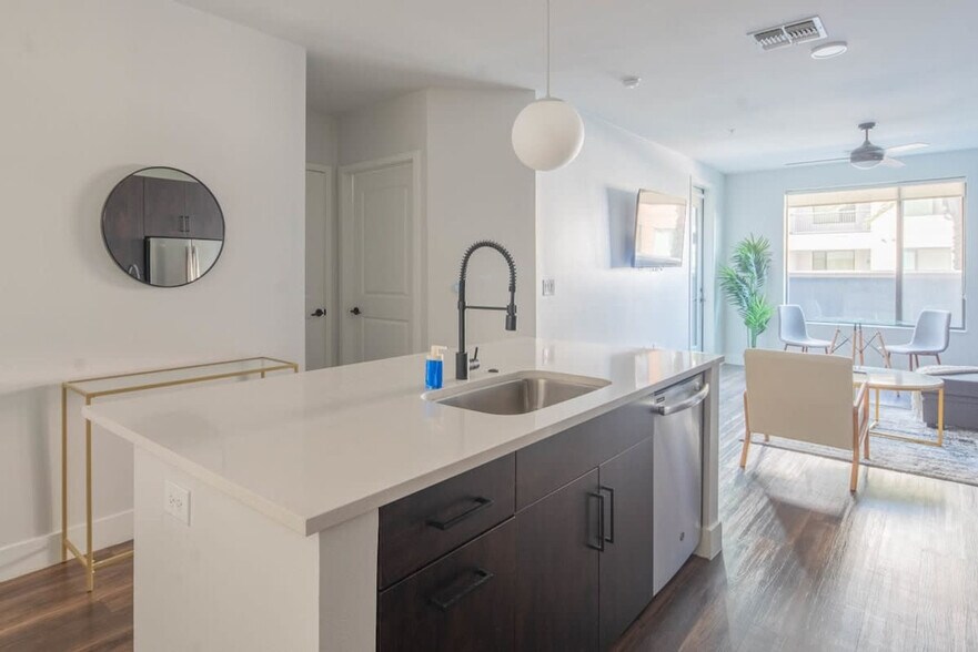 Building Photo - 701 W Rio Salado Pkwy